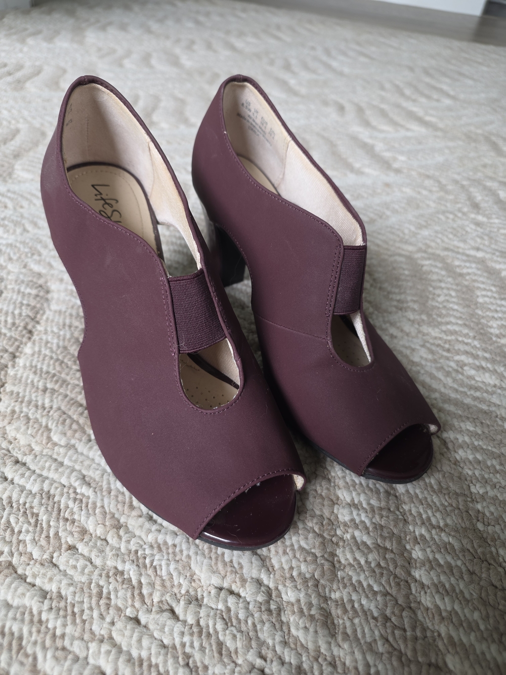 Women’s Peep-Toe Elastic Vamp Heels in Plum